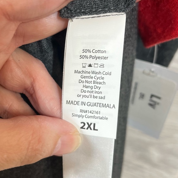 LuLaRoe 2XL Christmas Liv top with TC Christmas leggings - Picture 8 of 15